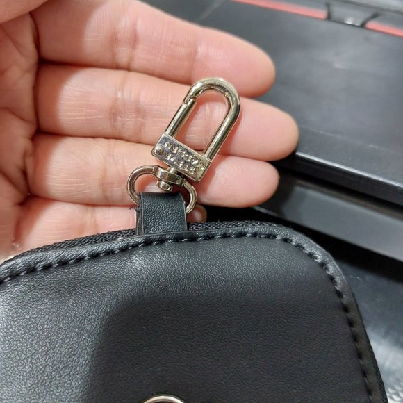 STEVE MADDEN Small Clip On Pouch Coin Purse Clip On Handbag Keychain - Picture 2 of 5